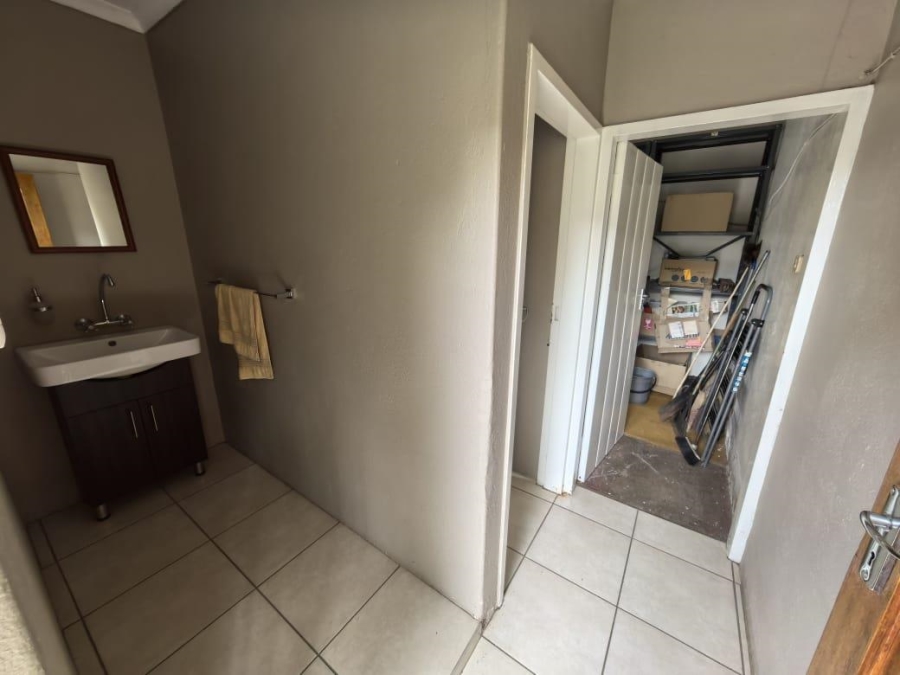 5 Bedroom Property for Sale in Labram Northern Cape